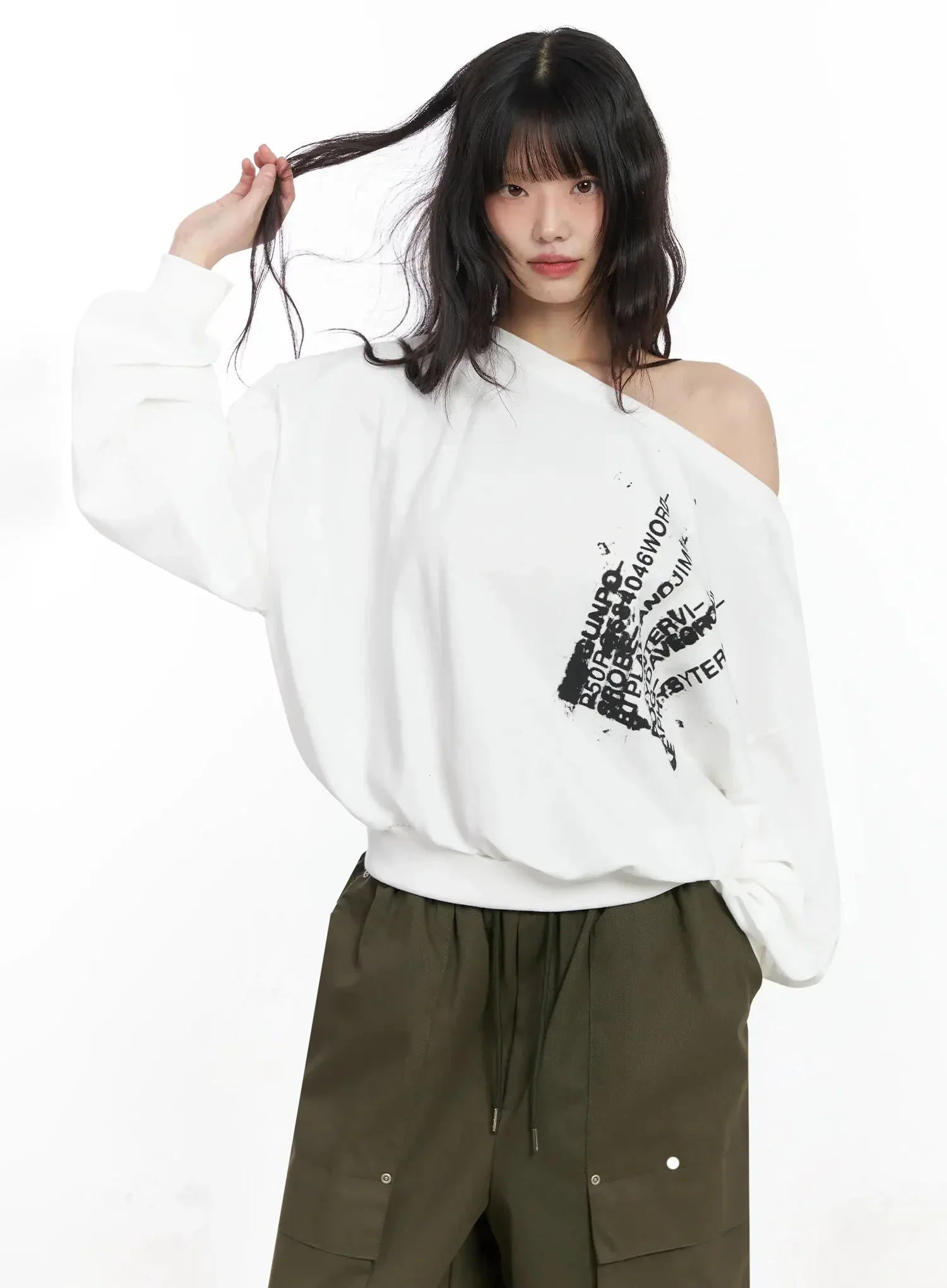 Off-Shoulder Graphic Sweatshirt F516 - Image 3