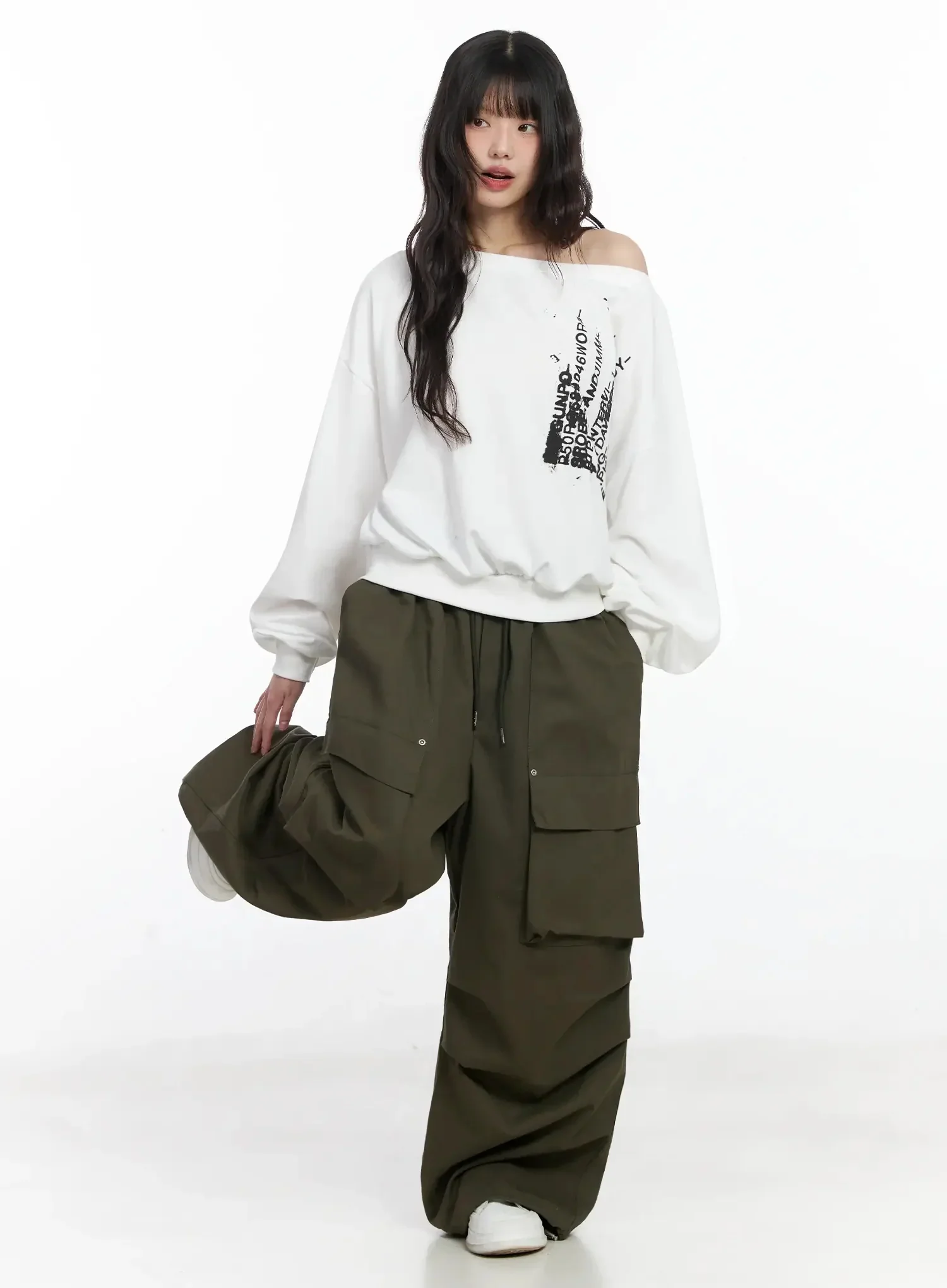 Off-Shoulder Graphic Sweatshirt F516 - Image 9