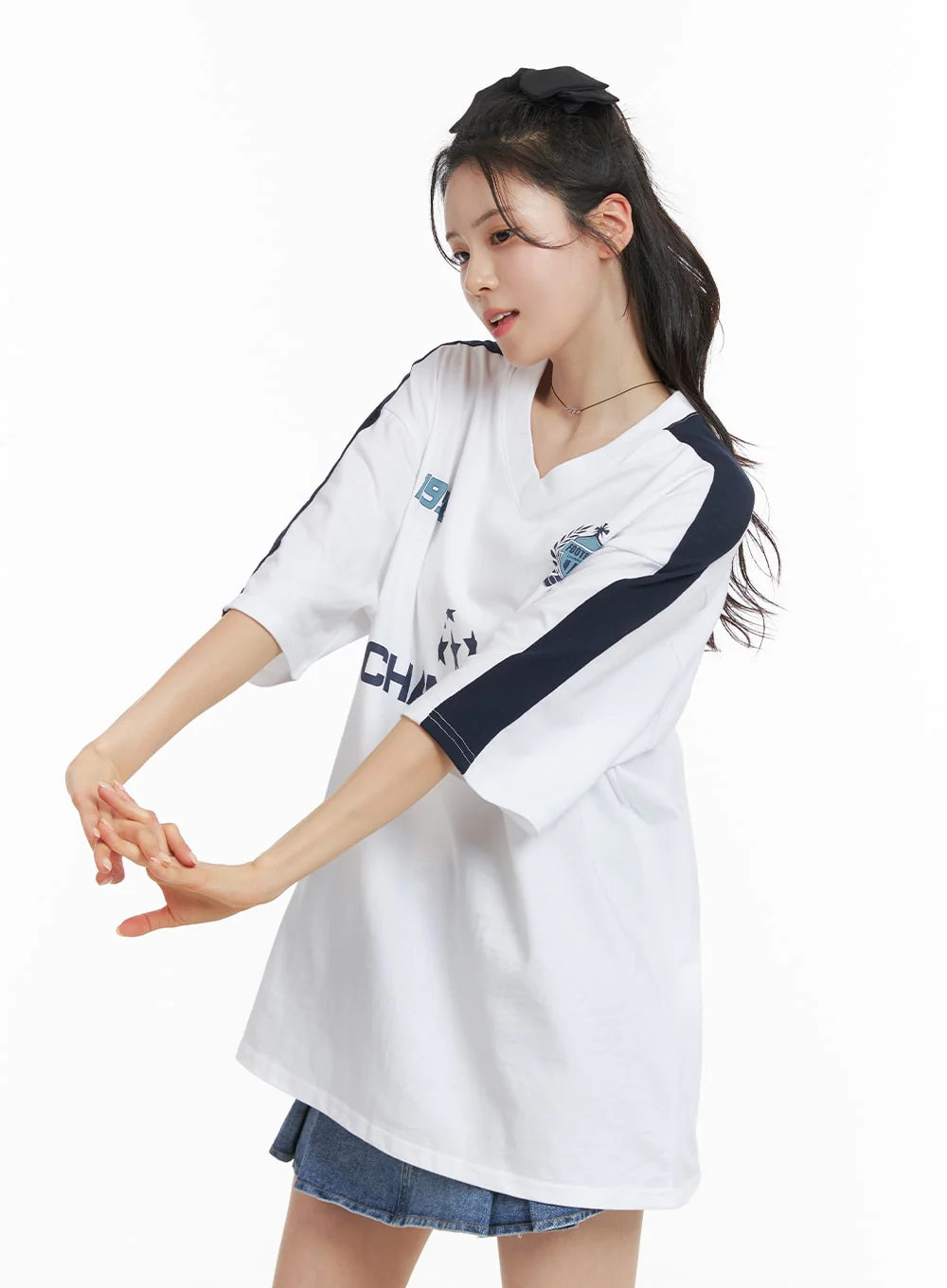 Oversized Champion Graphic Tee OM418 - Image 3