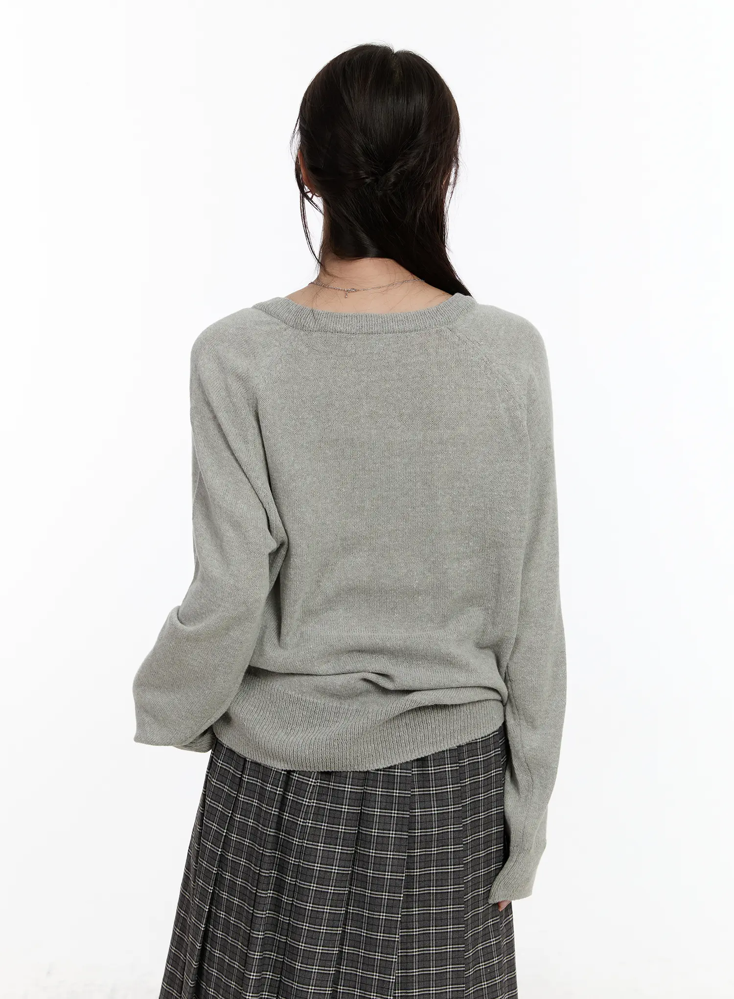 Oversized V-Neck Knit Sweater CM510 - Image 12