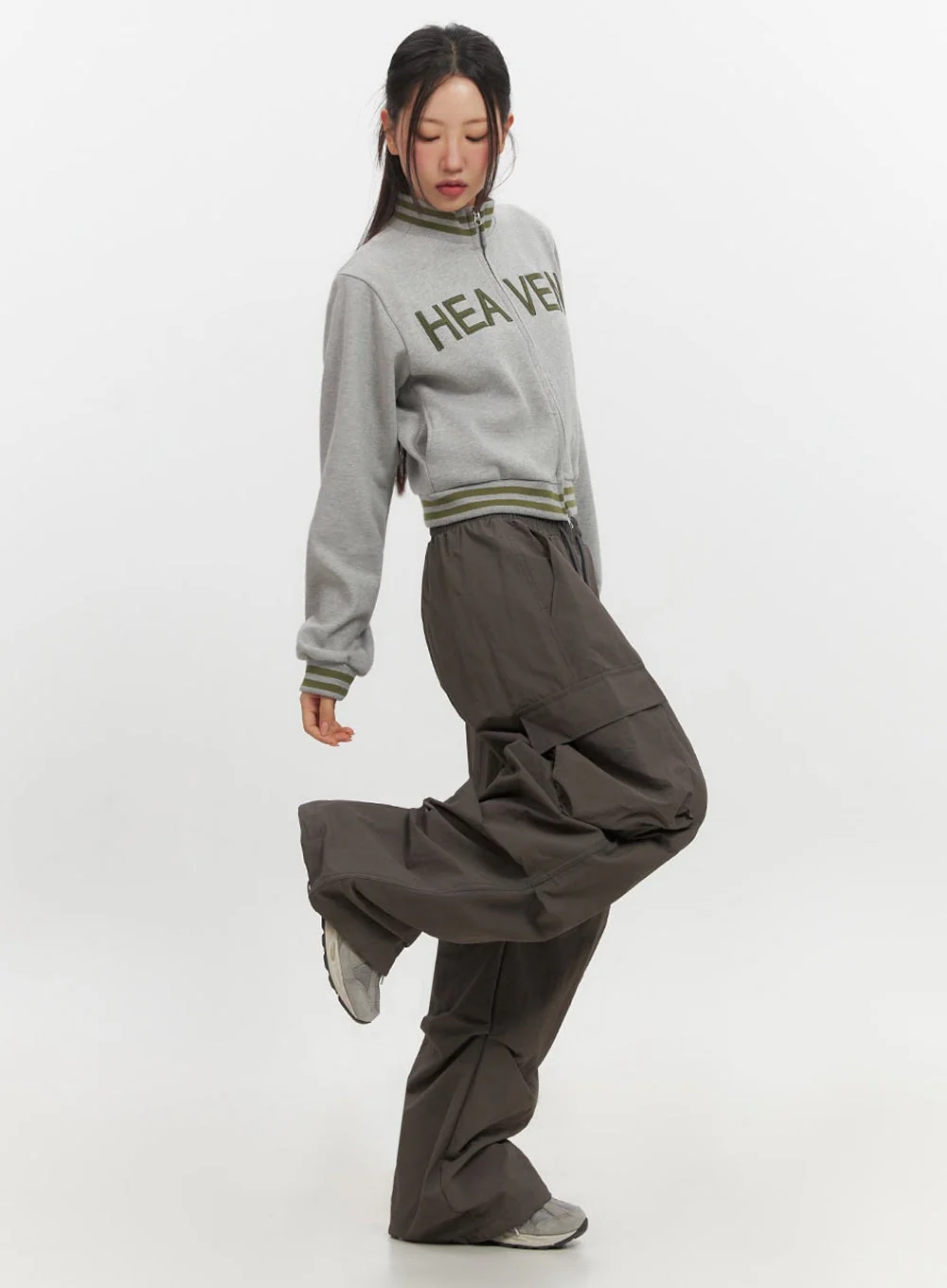 Pocketed Wide-Leg Cargo Pants IF510 - Image 10