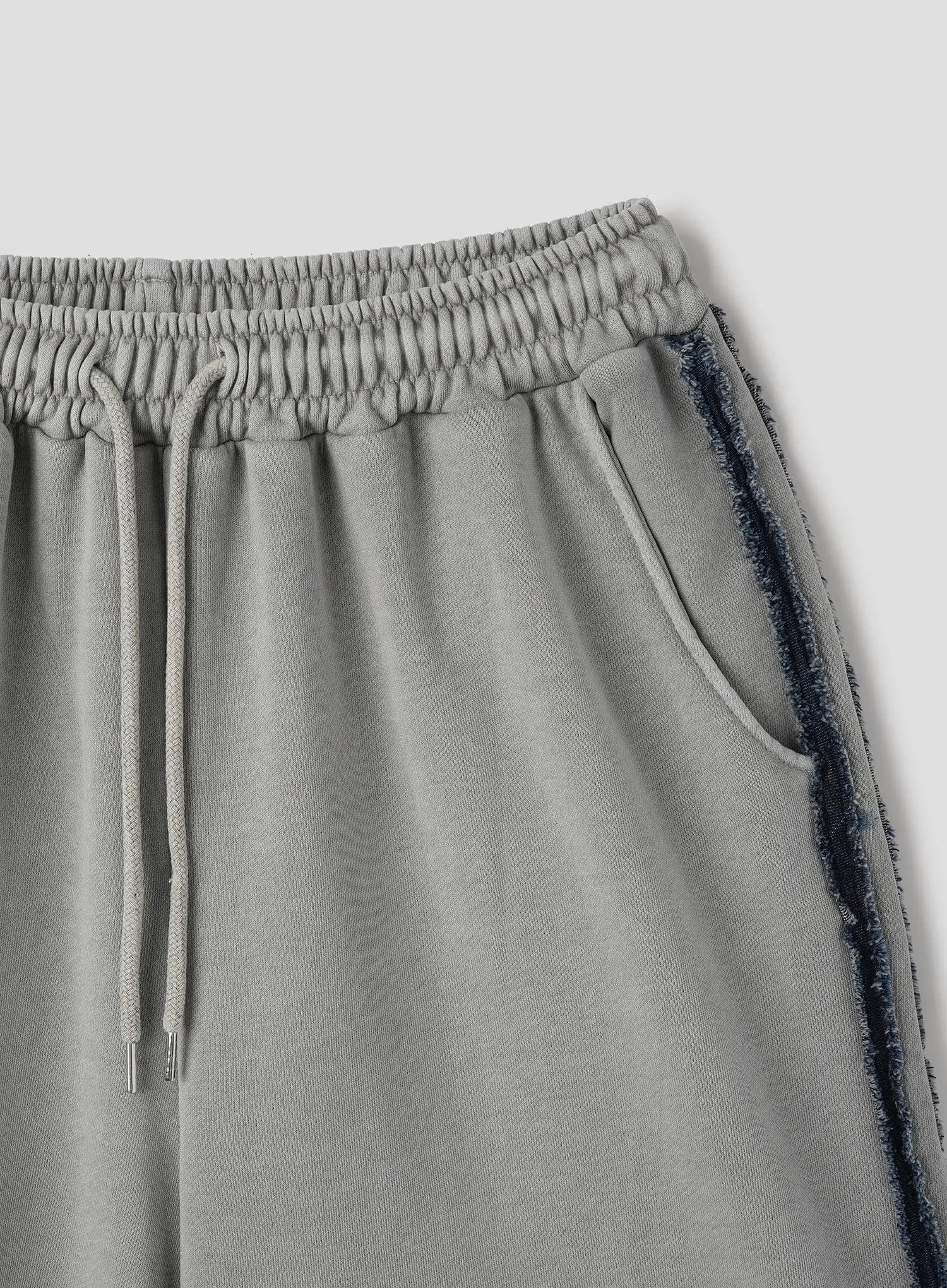 Relaxed Drawstring Shorts IL516 - Image 4