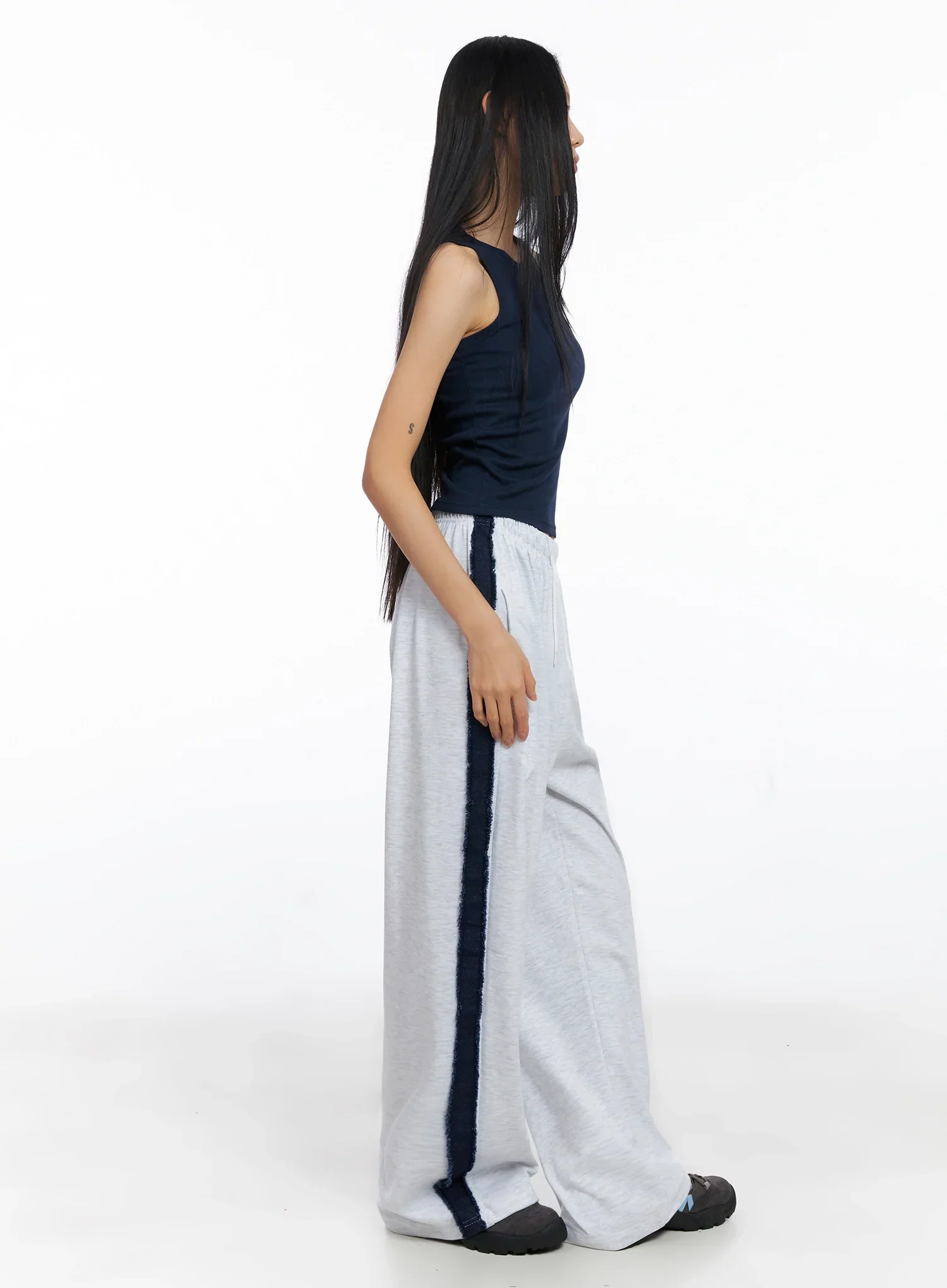 Ribbed Sleeveless Crop Top IO517 - Image 10