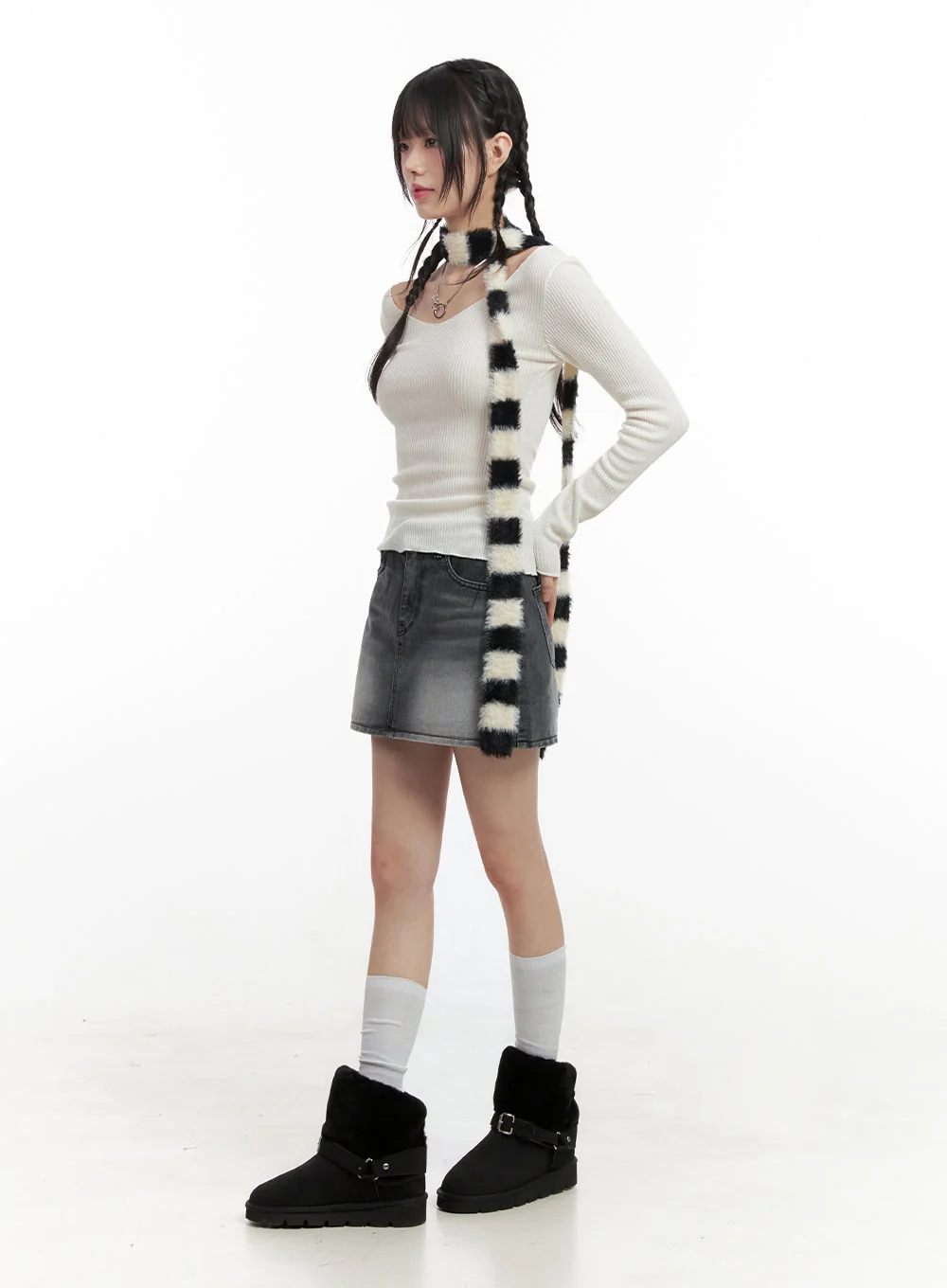 Slim-Fit V-Neck Long Sleeve Top IN427 - Image 9