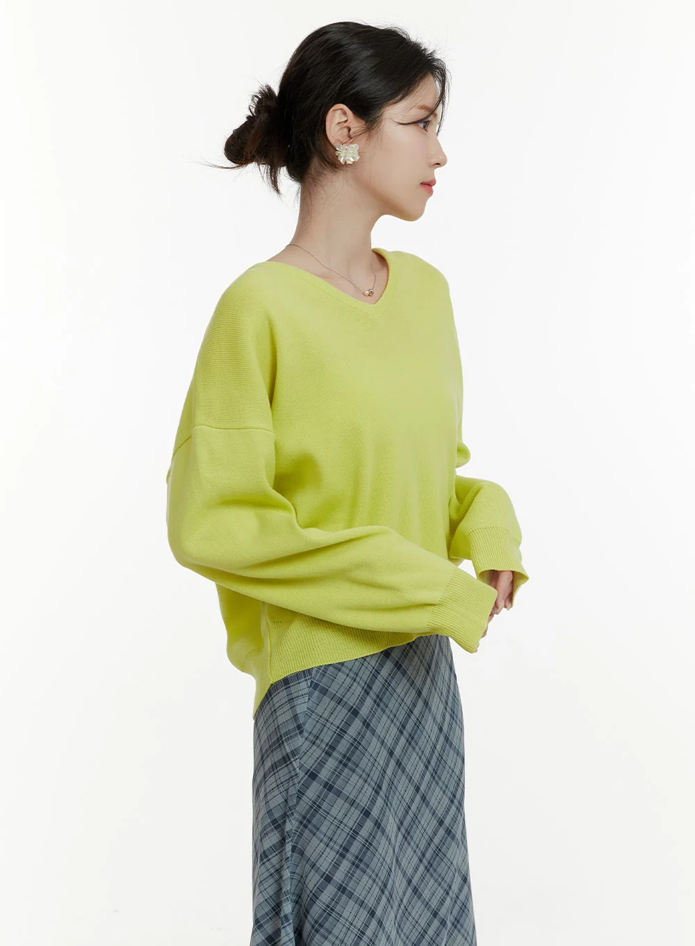 Solid V-Neck Sweater OA405 - Image 4