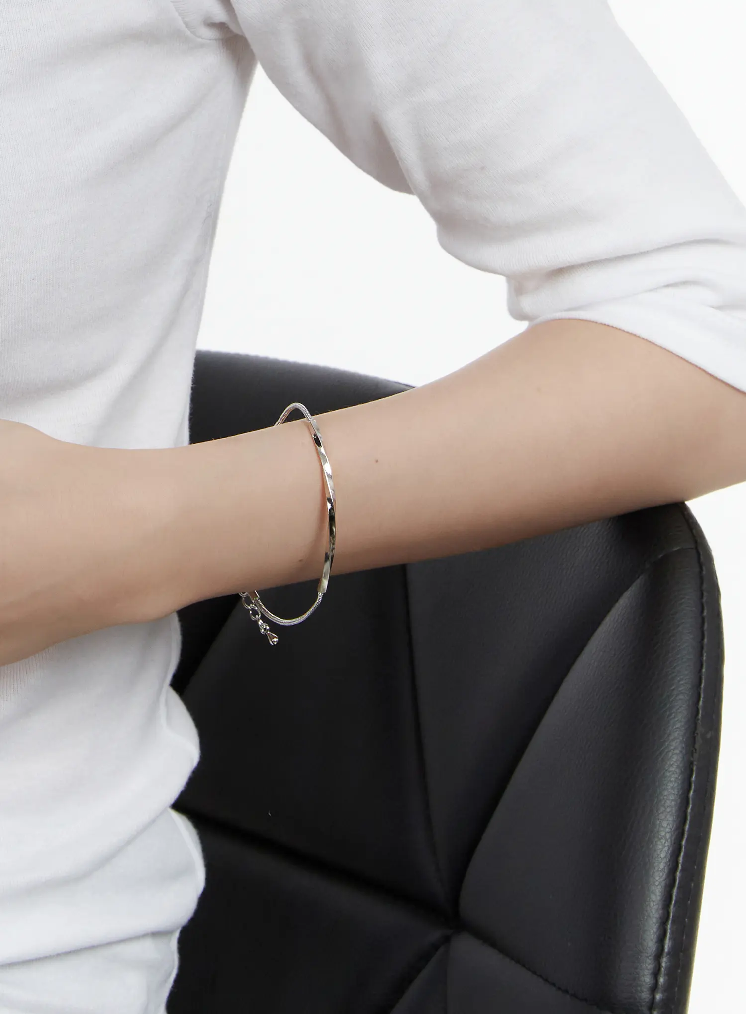 Twist Wave Bracelet F502