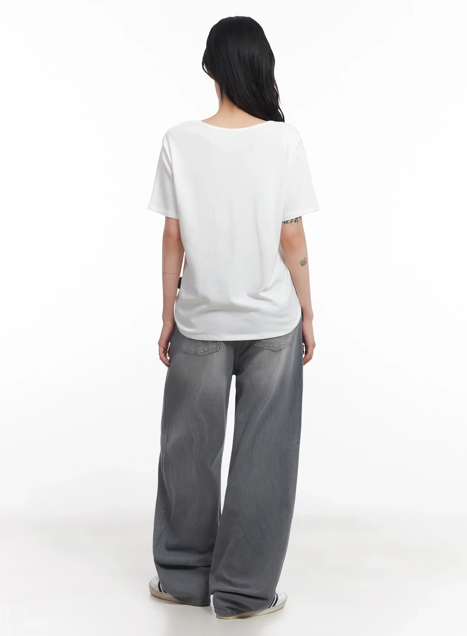 U-Neck Loose-Fit T-Shirt IC503 - Image 24