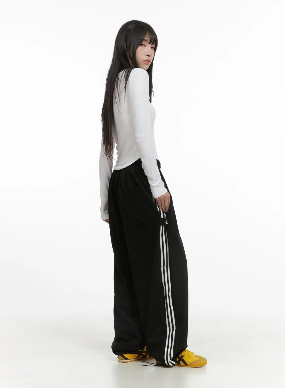 U-Neck Slim Fit Crop Tee CG430 - Image 3